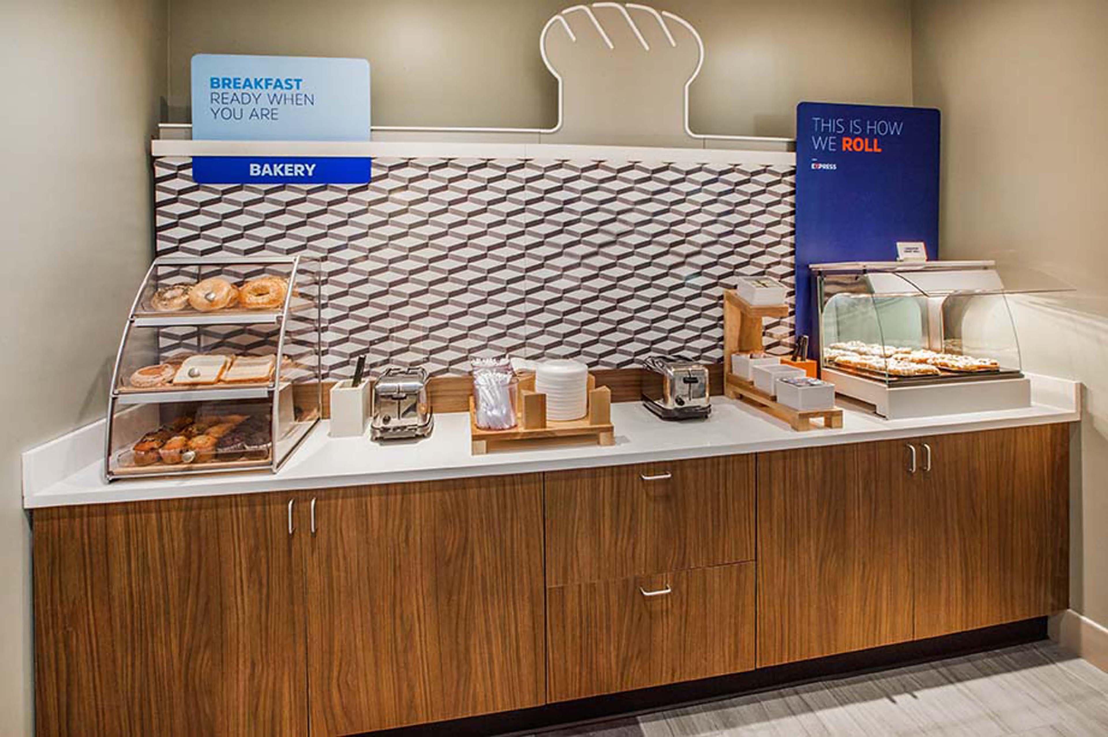 Holiday Inn Express Hotel & Suites Charlotte By Ihg Esterno foto