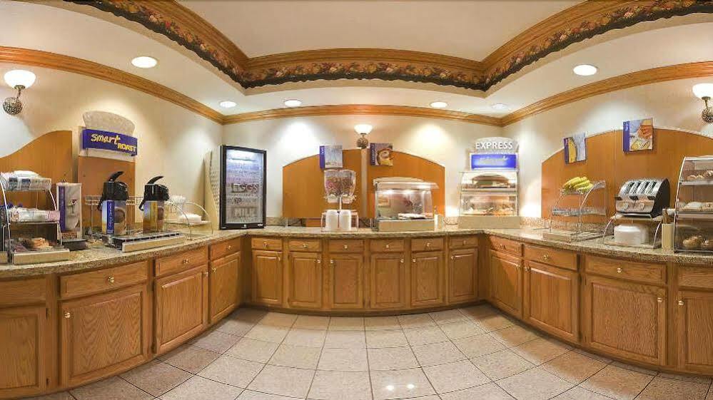 Holiday Inn Express Hotel & Suites Charlotte By Ihg Esterno foto