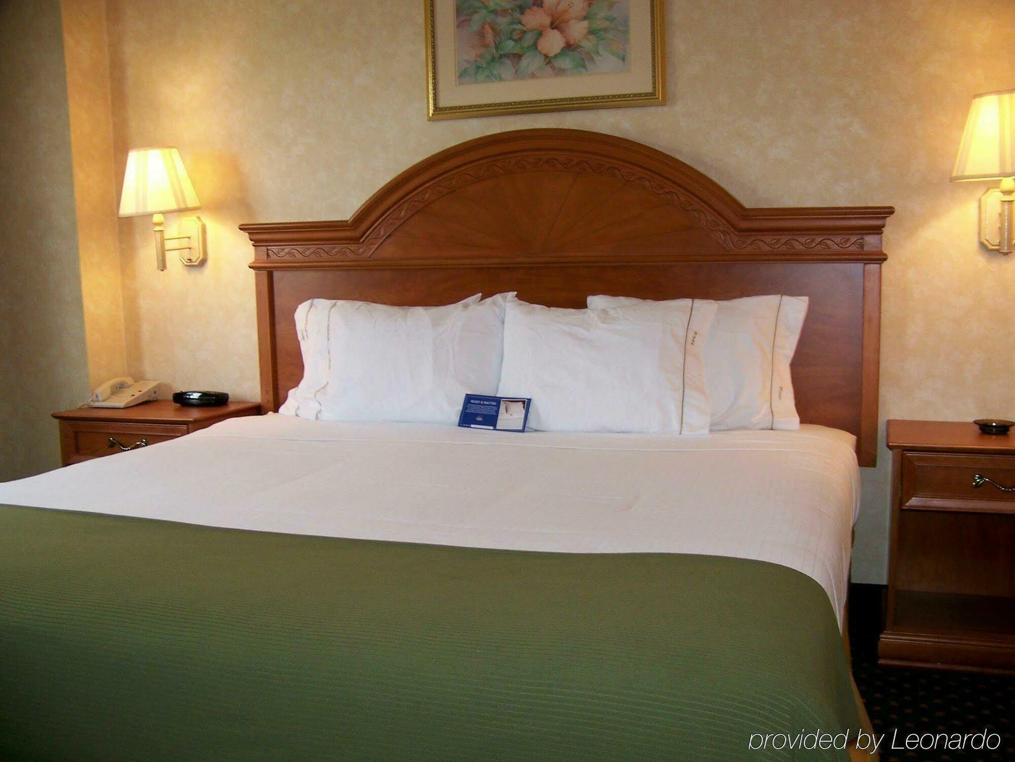 Holiday Inn Express Hotel & Suites Charlotte By Ihg Esterno foto